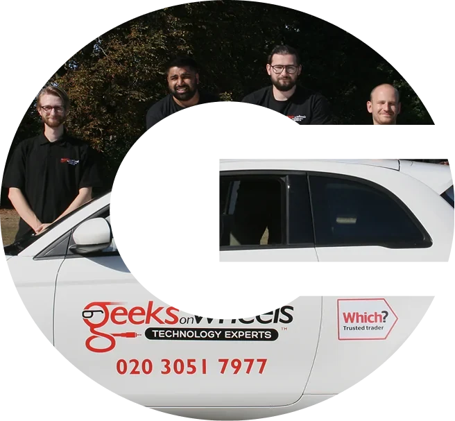 The Geeks on Wheels team, framed by the brand’s G