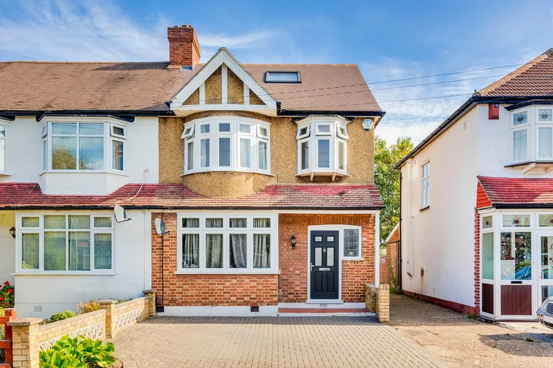 Buckleigh Avenue, Raynes Park
